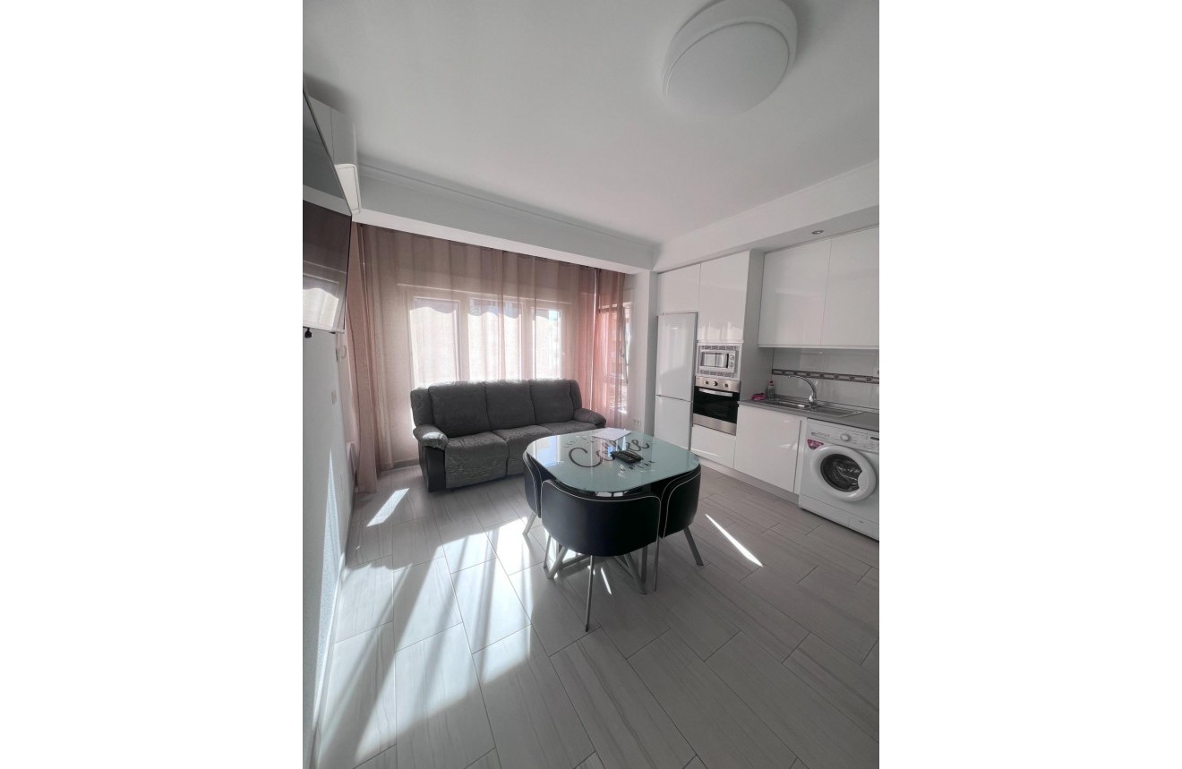 Segunda mano - Apartamento / piso -
Torrevieja - Paseo maritimo