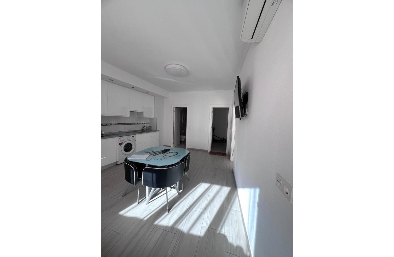 Segunda mano - Apartamento / piso -
Torrevieja - Paseo maritimo