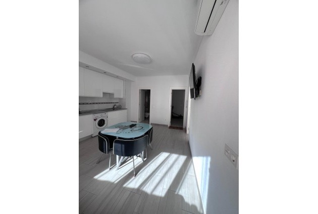 Segunda mano - Apartamento / piso -
Torrevieja - Paseo maritimo