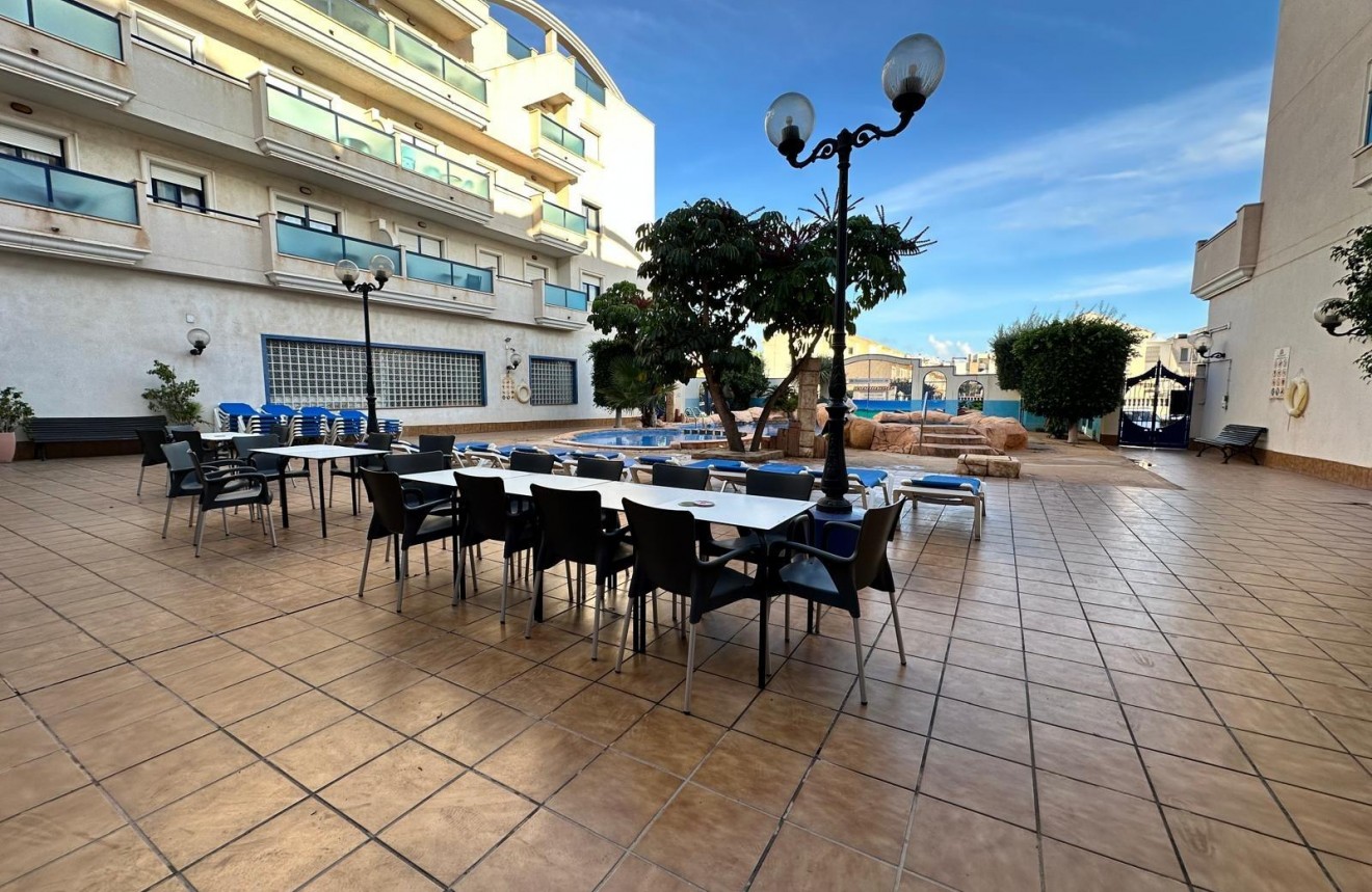 Tweedehands - Appartement / flat -
Orihuela Costa - Campoamor