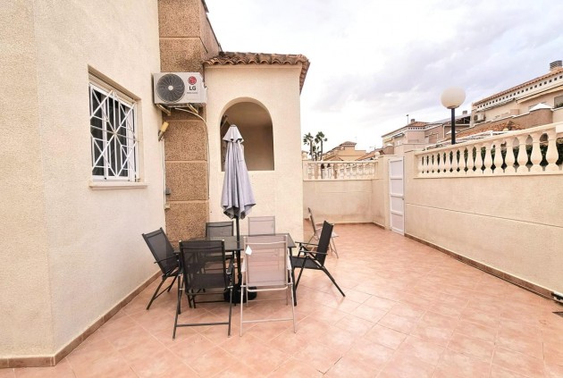 Resale - Chalet -
Torrevieja - Torreblanca