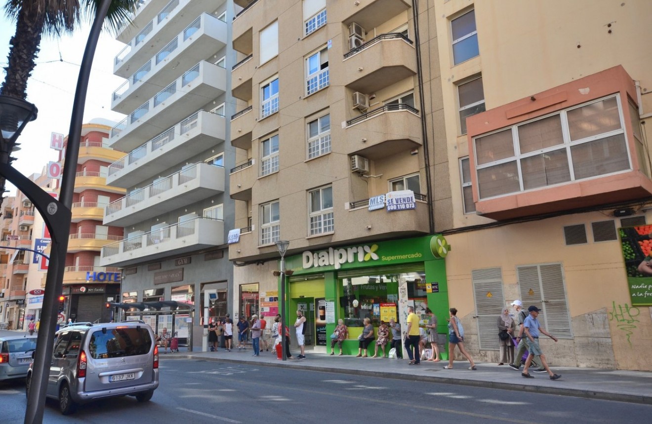 Resale - Apartment / flat -
Torrevieja - Centro