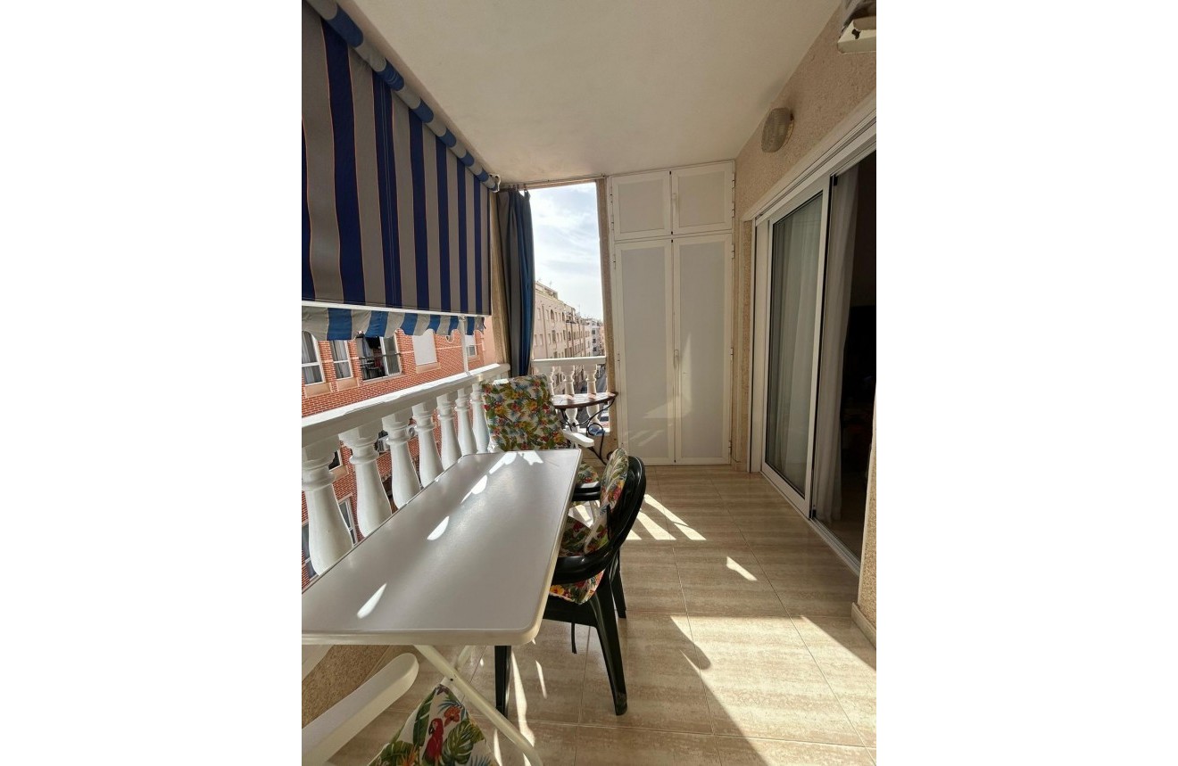 D'occasion - Appartement -
Torrevieja - Playa del Cura