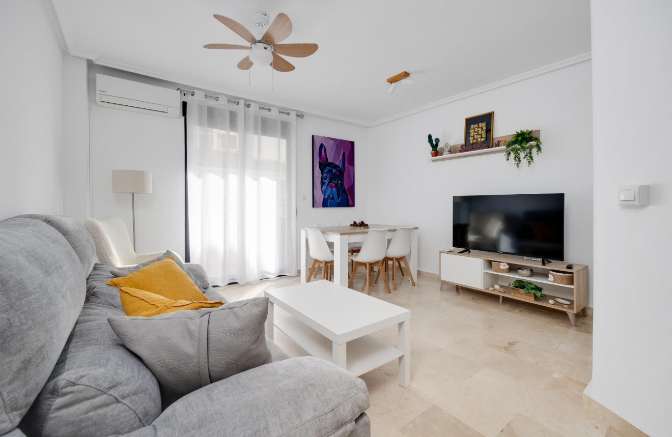 Resale - Apartment / flat -
Torrevieja - Playa del Cura