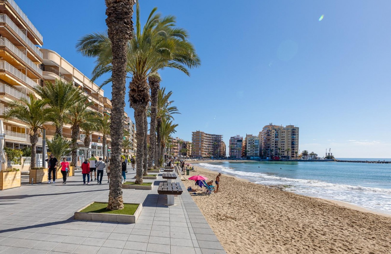 Z drugiej ręki - Mieszkanie w bloku -
Torrevieja - Playa del Cura