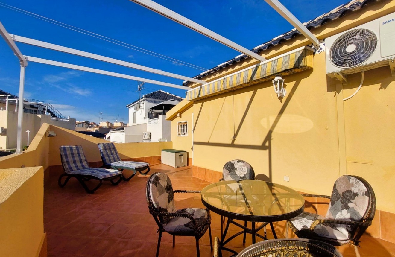 Resale - Chalet -
Torrevieja - Costa Blanca