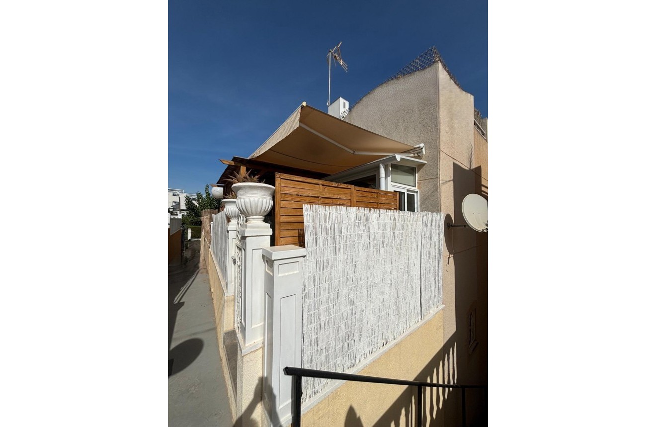 Segunda mano - Chalet -
Torrevieja - Los Balcones