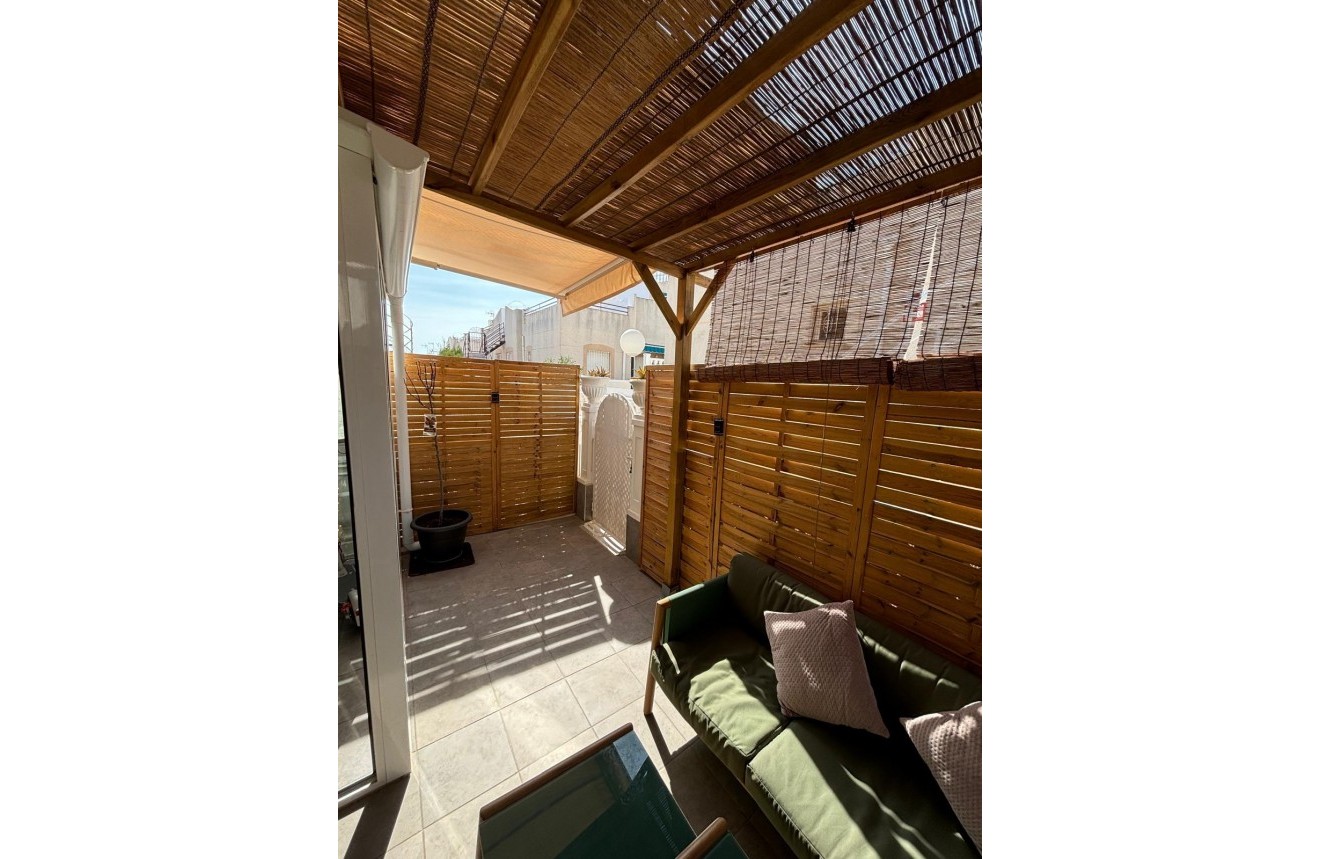 Segunda mano - Chalet -
Torrevieja - Los Balcones