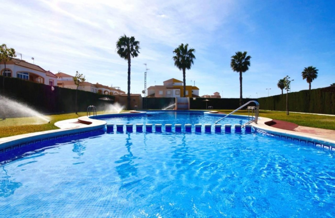 Segunda mano - Bungalow -
Torrevieja - Torretas