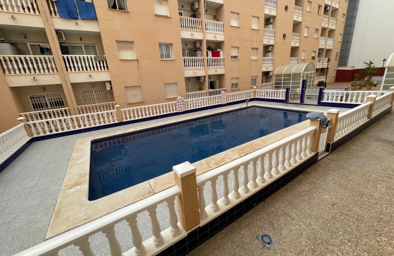 Resale - Apartment / flat -
Torrevieja - Estacion de autobuses