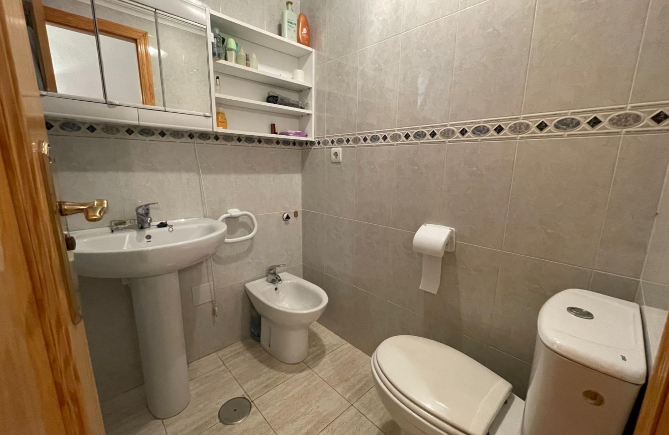 Resale - Apartment / flat -
Torrevieja - Estacion de autobuses