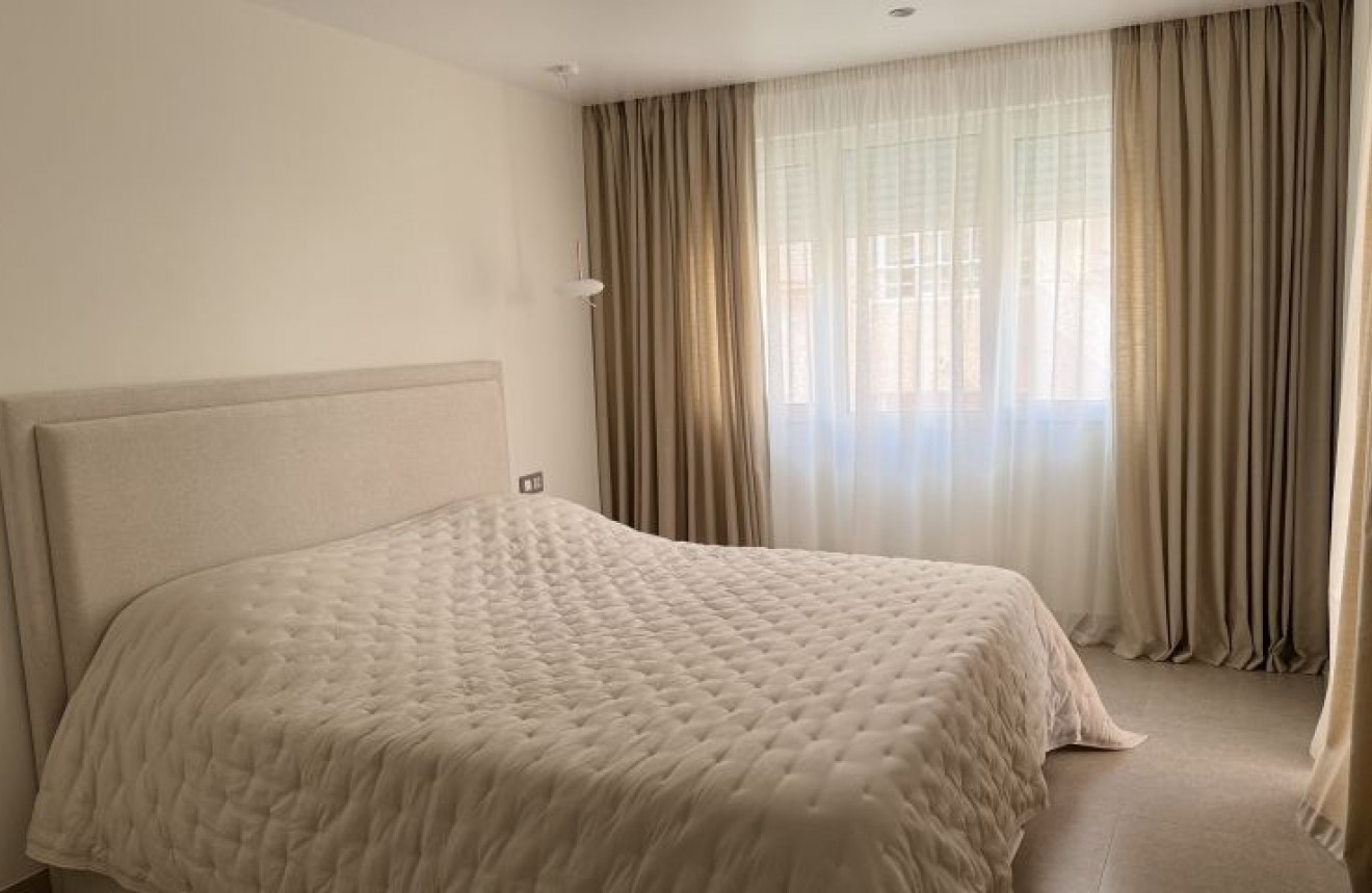 D'occasion - Appartement -
Torrevieja - Costa Blanca