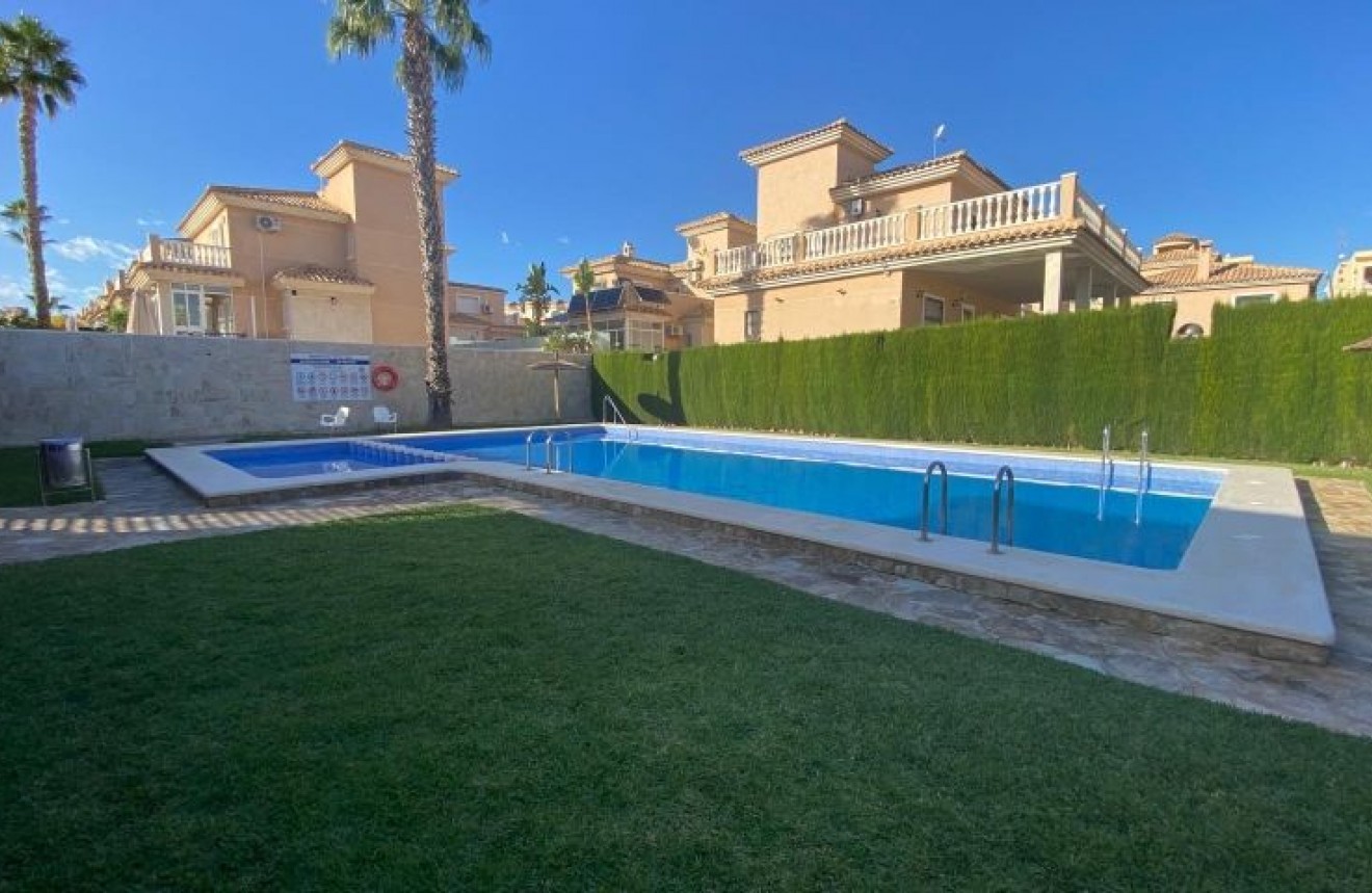 Segunda mano - Chalet -
Orihuela Costa - Costa Blanca