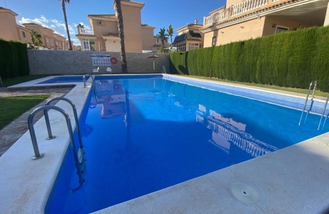 Segunda mano - Chalet -
Orihuela Costa - Costa Blanca