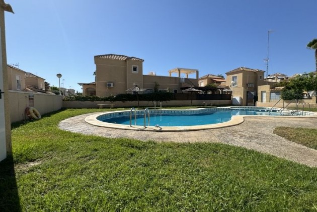 Z drugiej ręki - Szalet -
Torrevieja - Costa Blanca