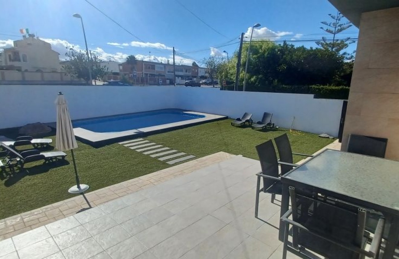 Segunda mano - Chalet -
Torrevieja - Costa Blanca