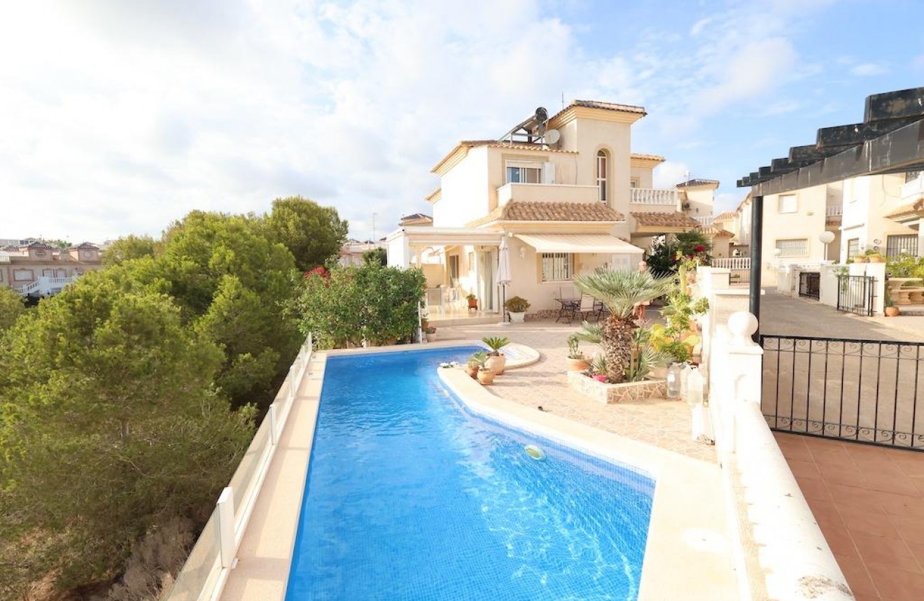 Tweedehands - Chalet -
Orihuela Costa - Costa Blanca