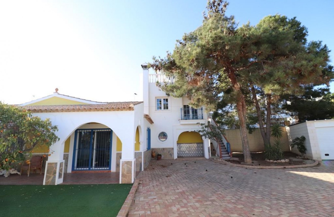 Segunda mano - Chalet -
Orihuela Costa - Costa Blanca