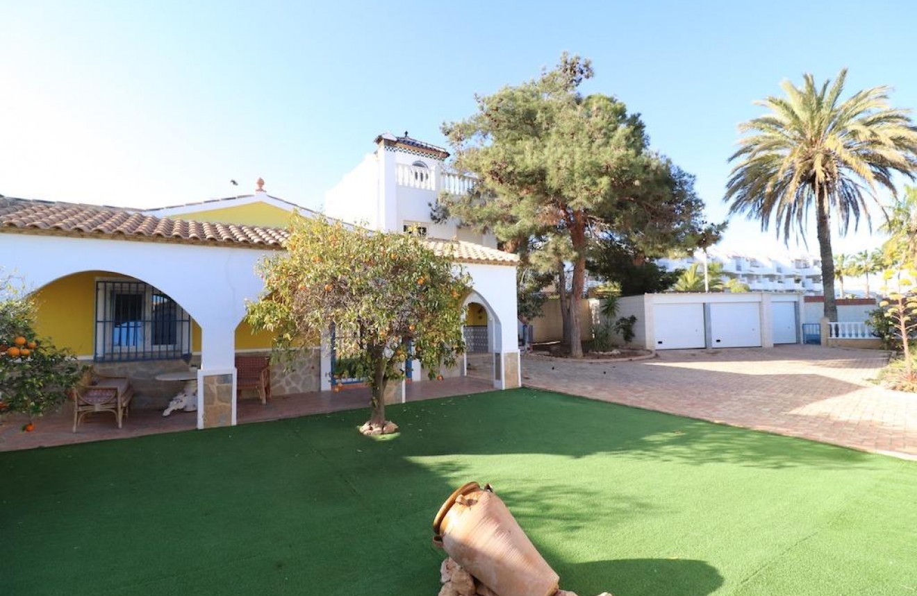 Segunda mano - Chalet -
Orihuela Costa - Costa Blanca