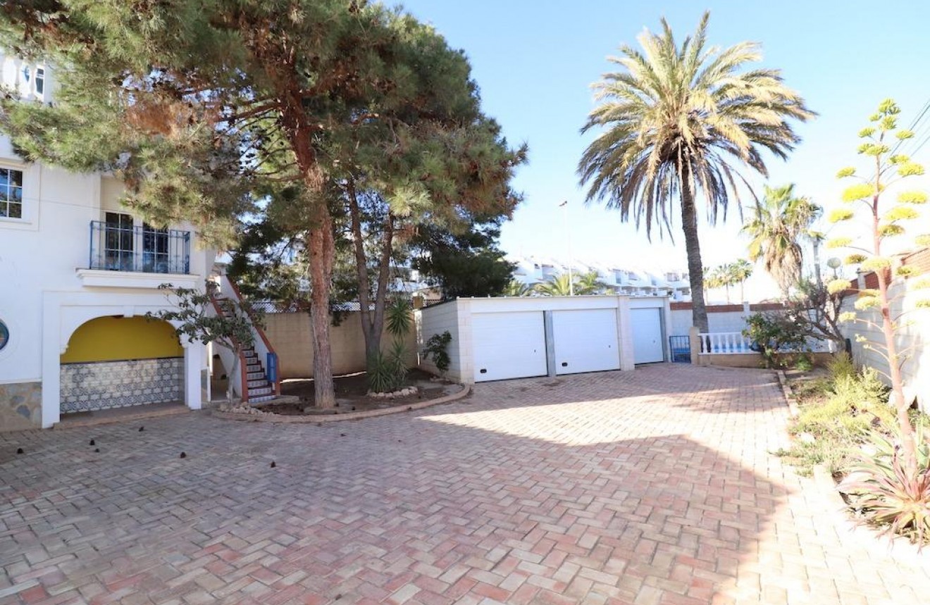 Segunda mano - Chalet -
Orihuela Costa - Costa Blanca