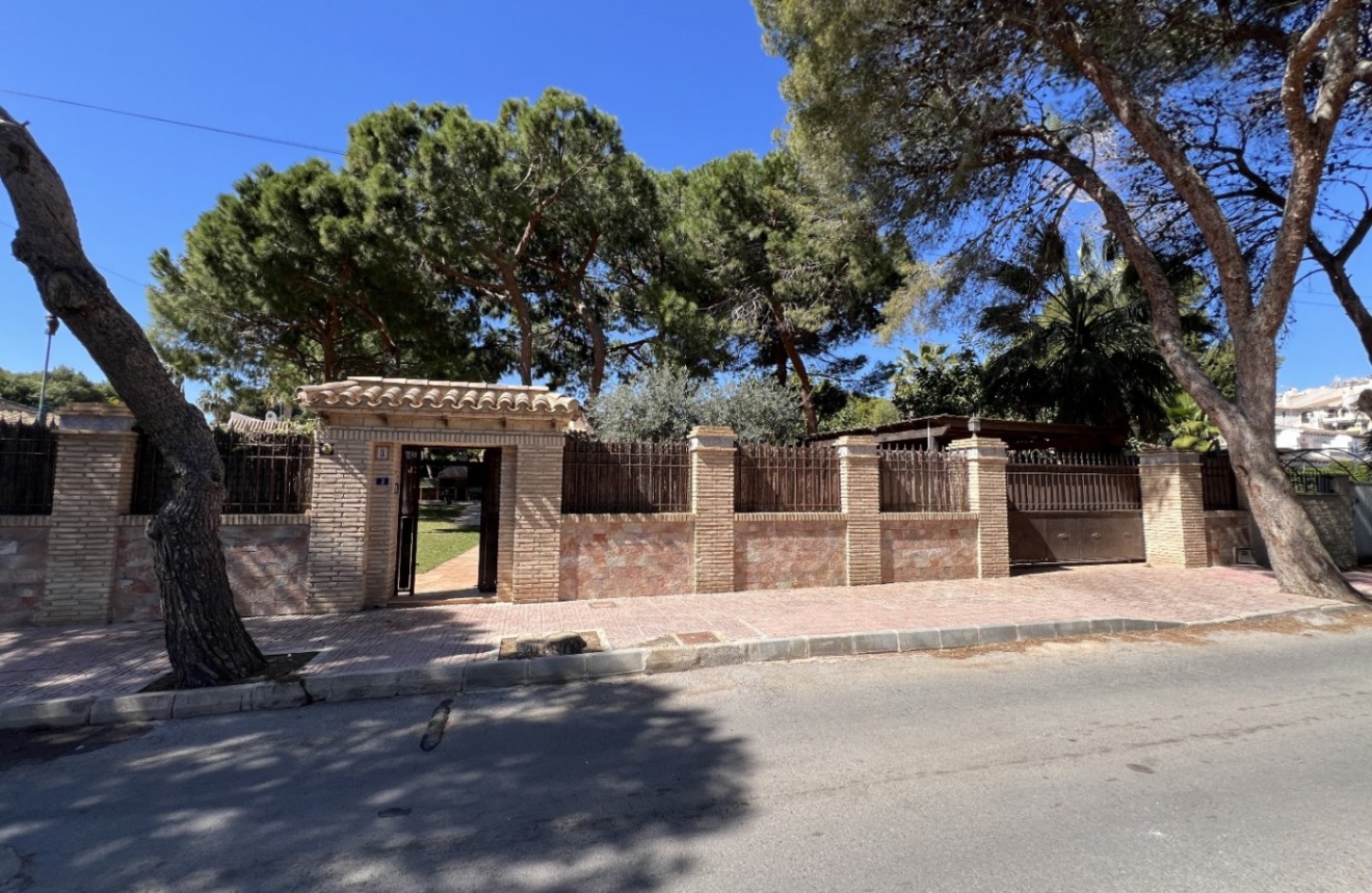 Segunda mano - Chalet -
Orihuela Costa - Costa Blanca