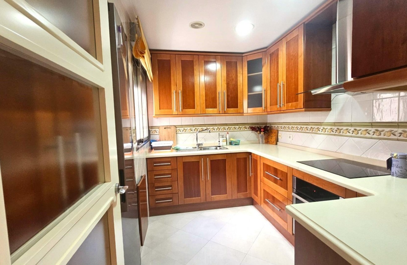 Resale - Apartment / flat -
Torrevieja - Centro