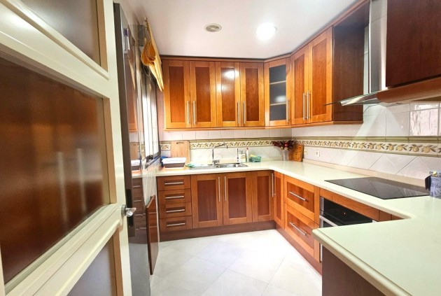 Resale - Apartment / flat -
Torrevieja - Centro