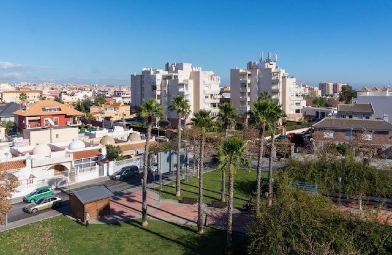 Z drugiej ręki - Mieszkanie w bloku -
Torrevieja