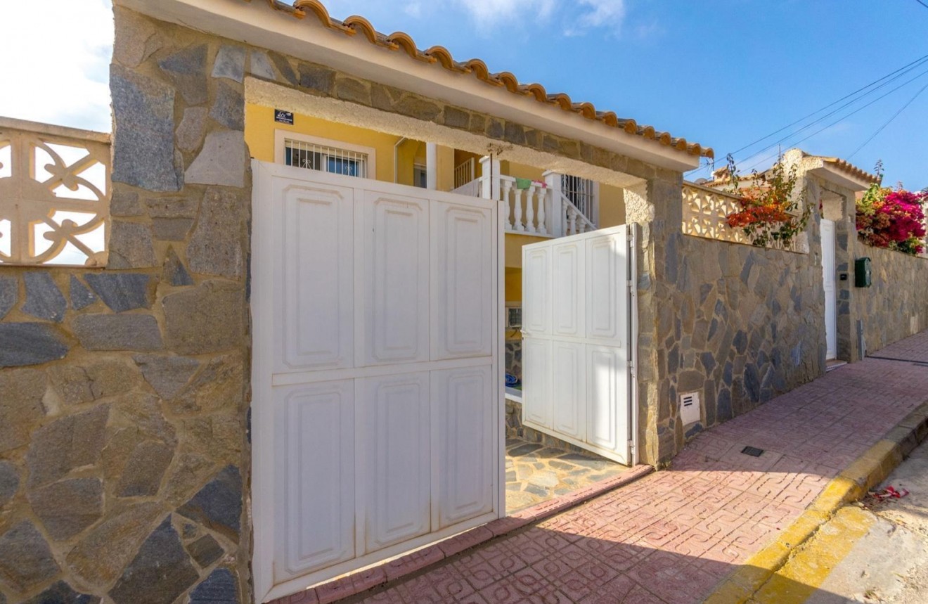 Resale - Chalet -
Orihuela Costa - Villamartín