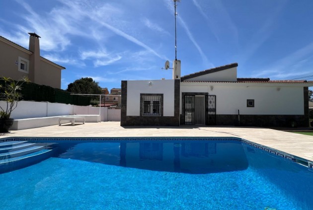 Segunda mano - Chalet -
Torrevieja - Los Balcones