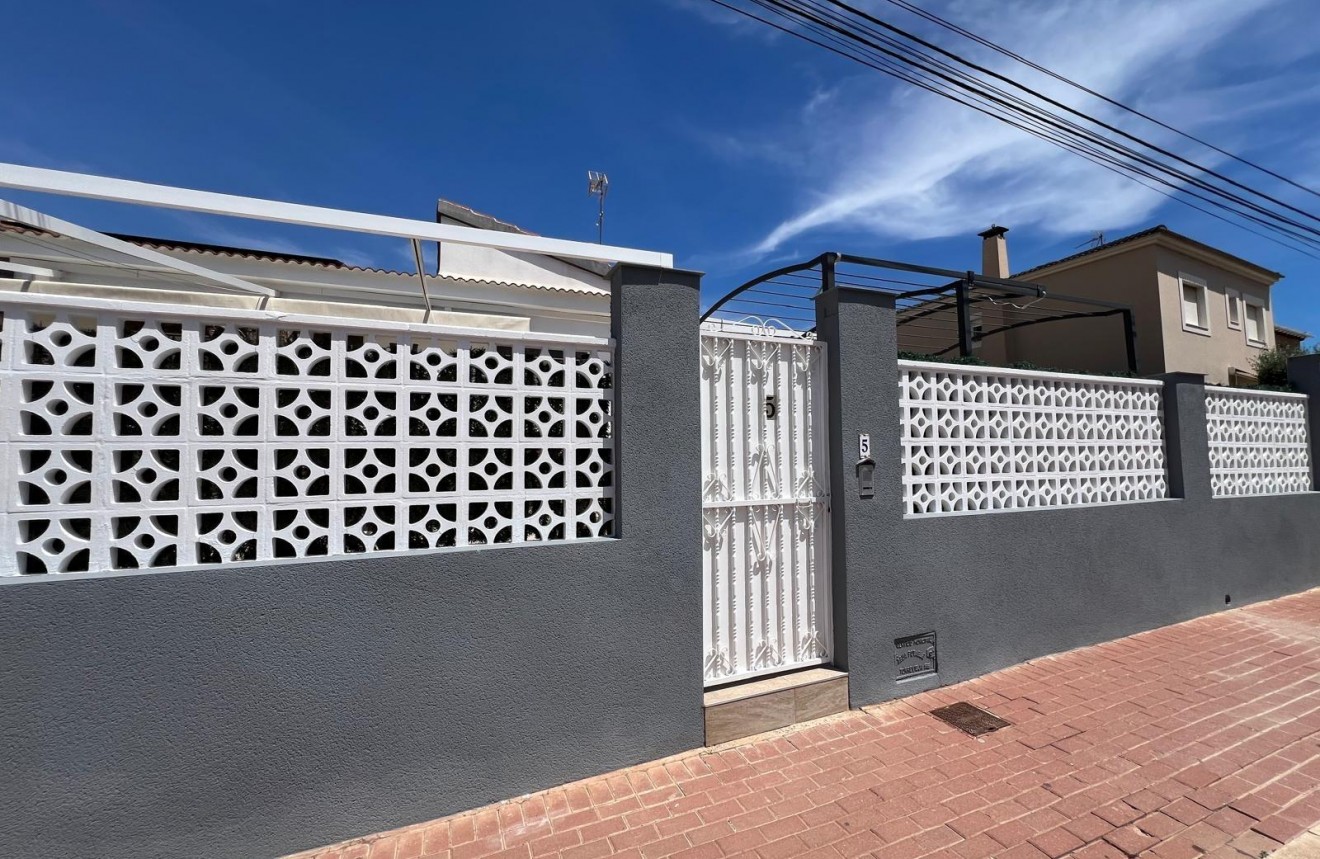 Segunda mano - Chalet -
Torrevieja - Los Balcones