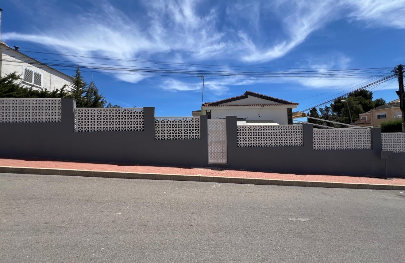 Segunda mano - Chalet -
Torrevieja - Los Balcones