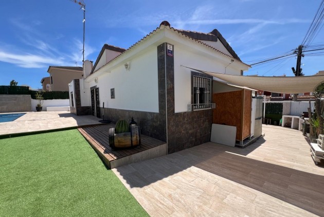 Segunda mano - Chalet -
Torrevieja - Los Balcones