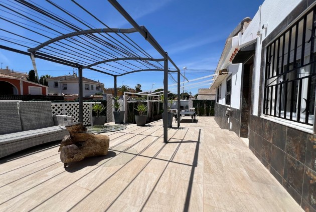 Segunda mano - Chalet -
Torrevieja - Los Balcones