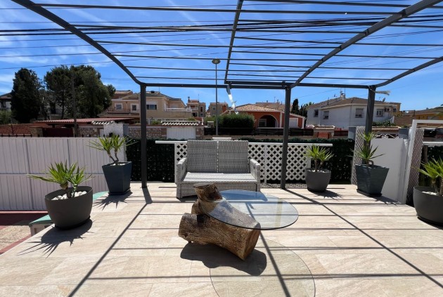 Segunda mano - Chalet -
Torrevieja - Los Balcones