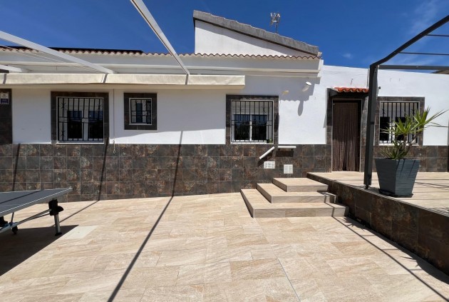 Segunda mano - Chalet -
Torrevieja - Los Balcones