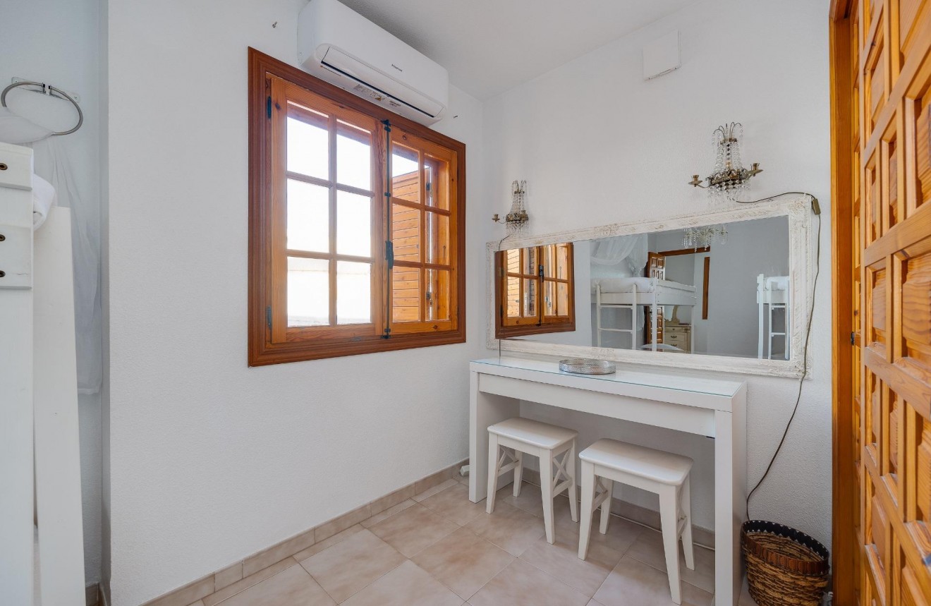 Resale - Apartment / flat -
Torrevieja - Playa de los Locos