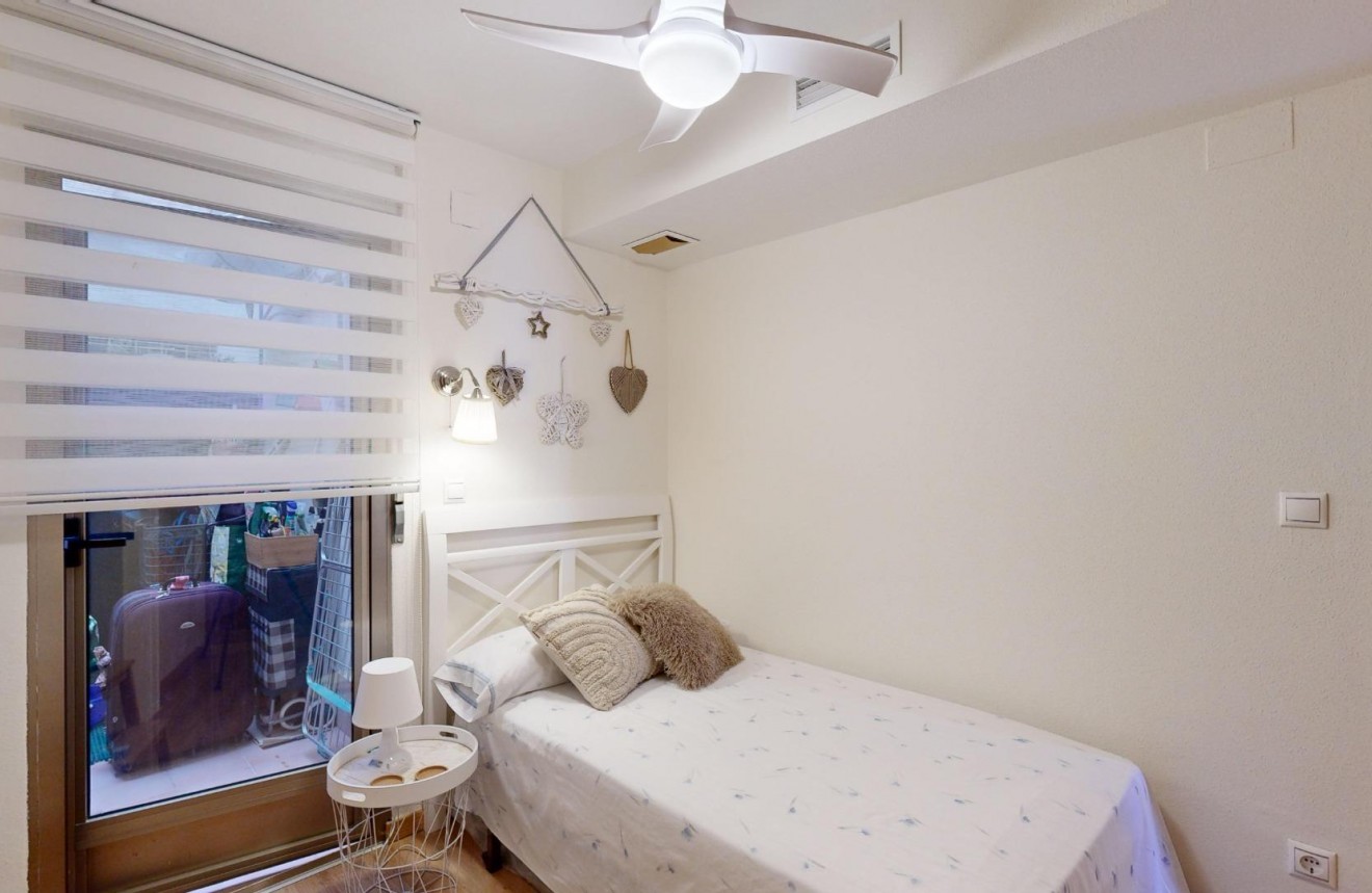 Resale - Apartment / flat -
Torrevieja - Playa de los Locos