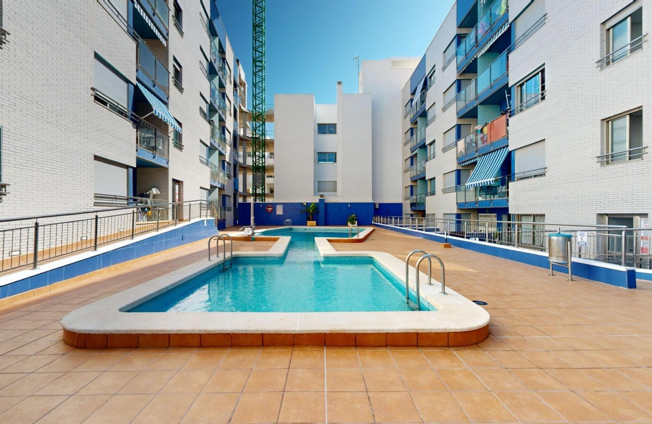 Resale - Apartment / flat -
Torrevieja - Playa de los Locos