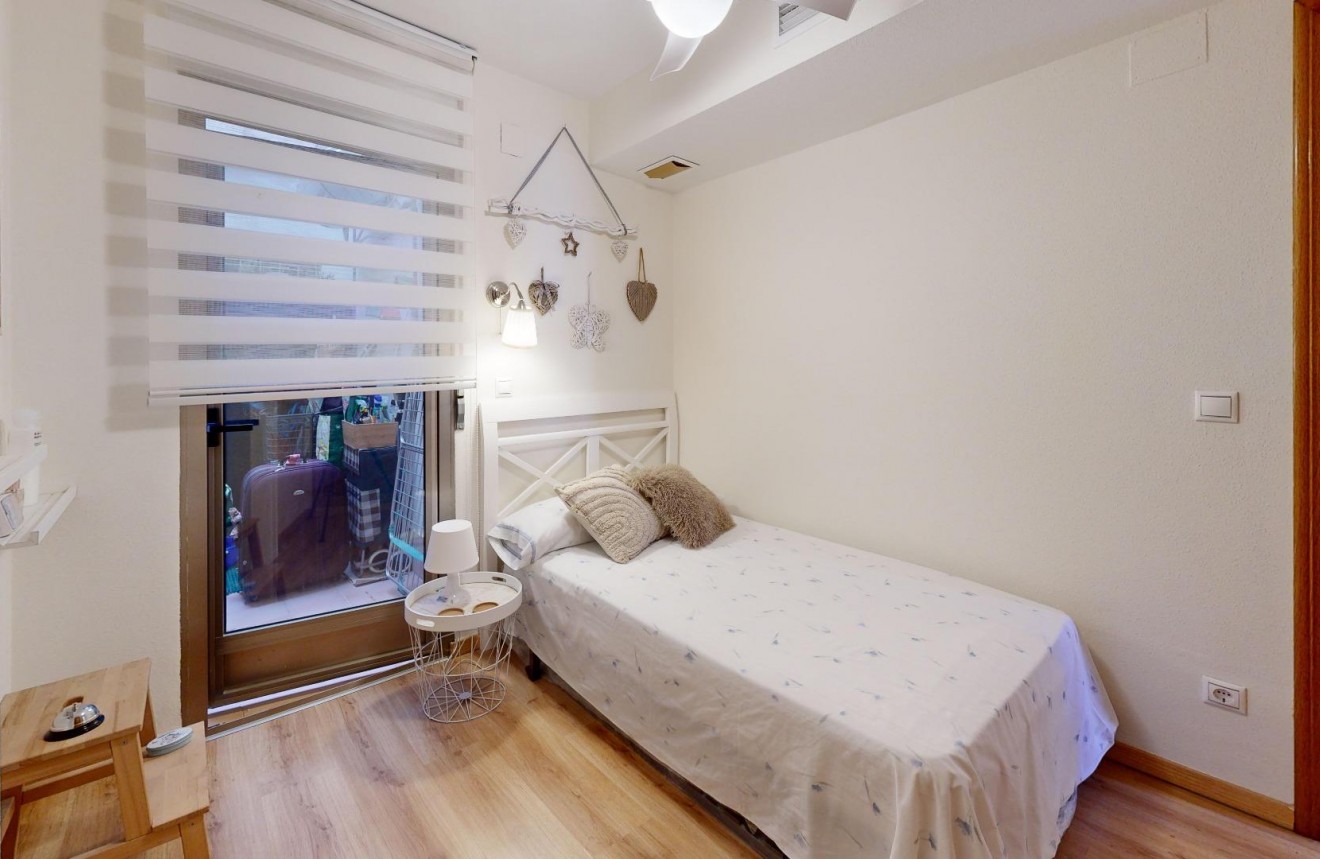 Resale - Apartment / flat -
Torrevieja - Playa de los Locos