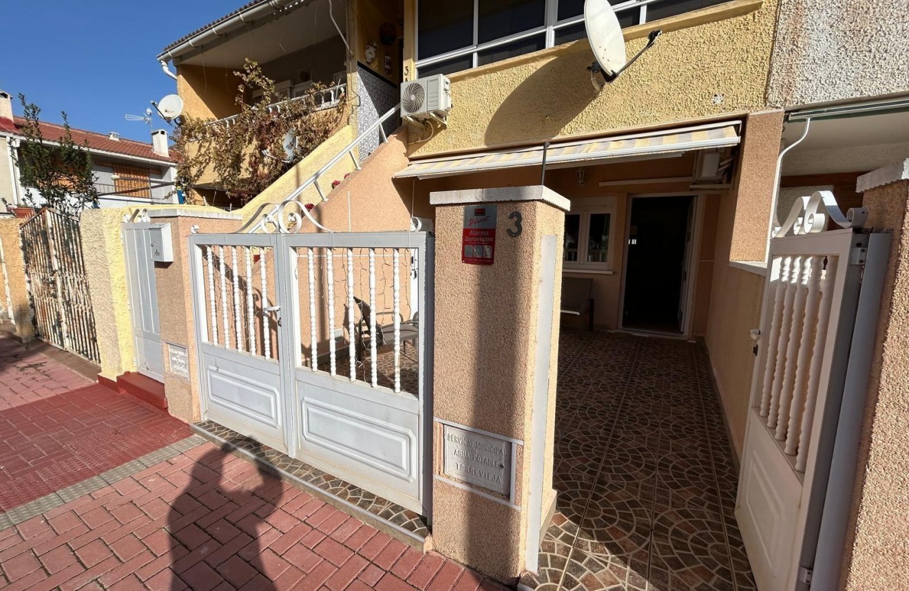 D'occasion - Bungalow -
Torrevieja - Playa de los Naufragos