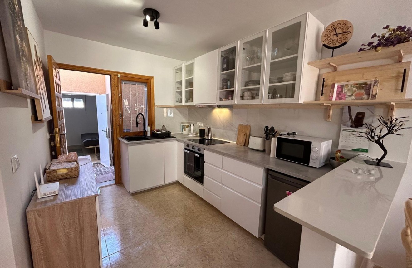 D'occasion - Bungalow -
Torrevieja - Playa de los Naufragos