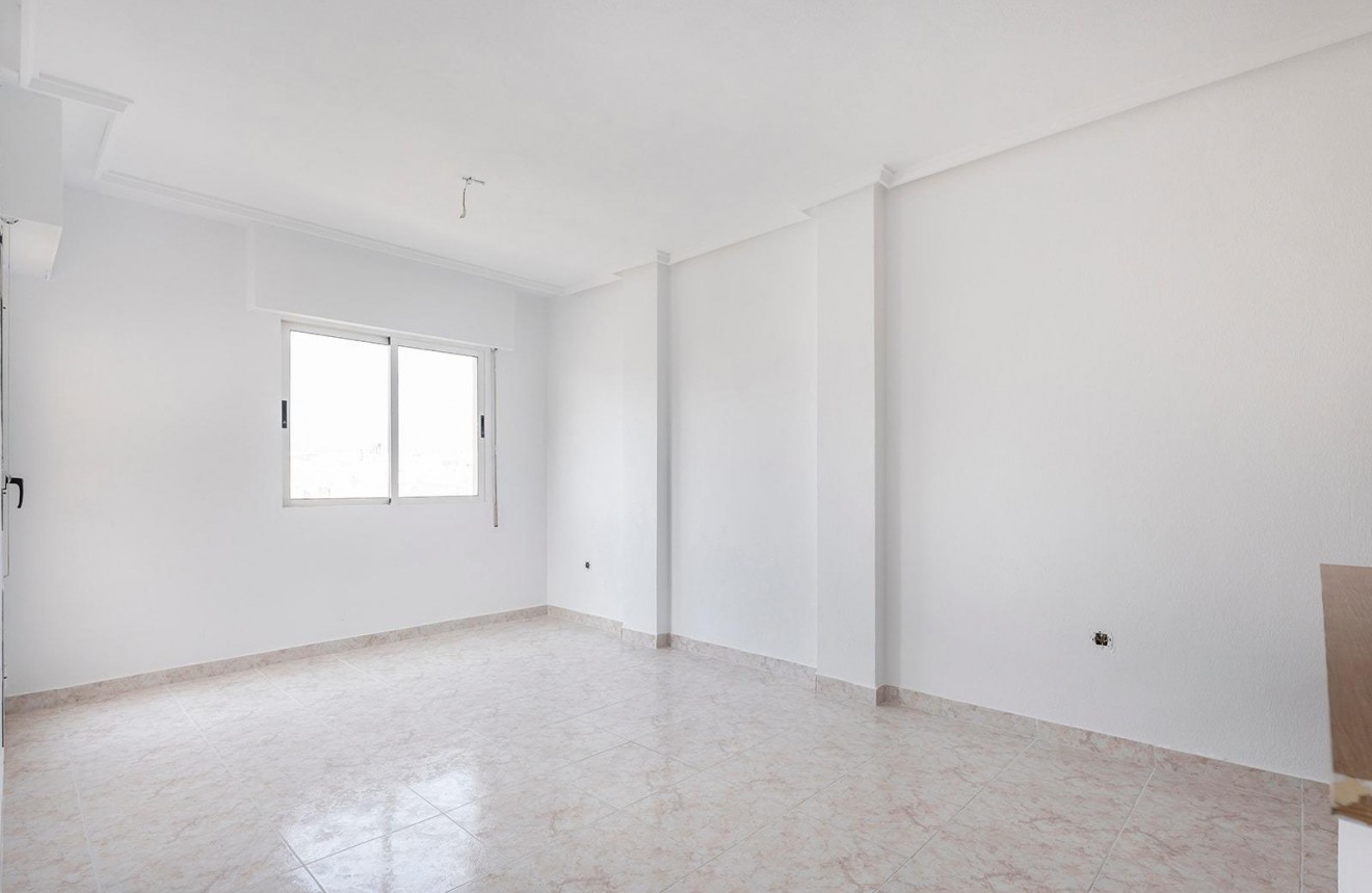 Tweedehands - Appartement / flat -
Torrevieja - Estacion de autobuses