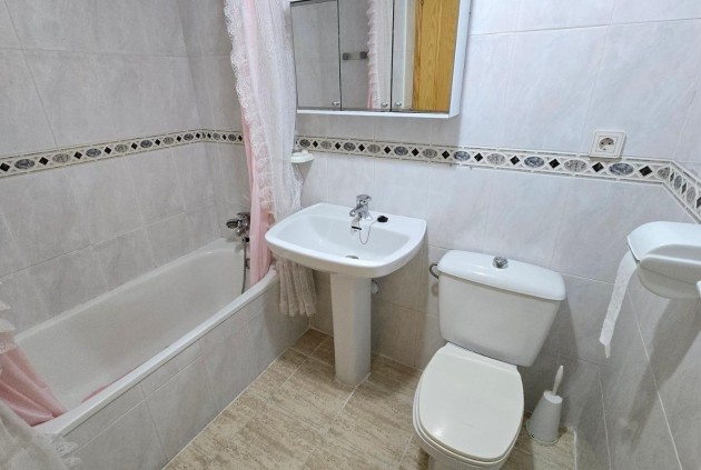 Tweedehands - Appartement / flat -
Torrevieja - Centro