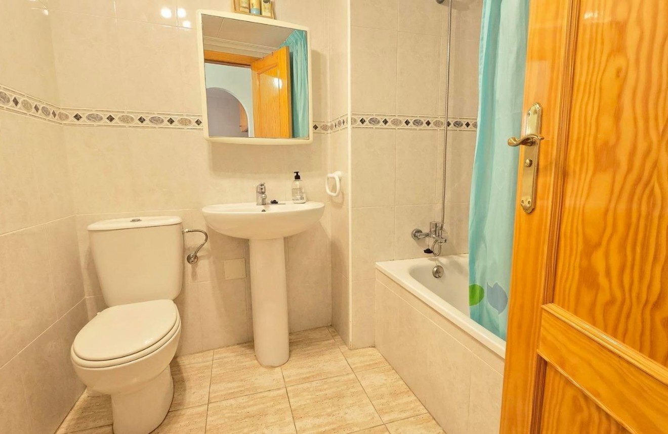 Segunda mano - Apartamento / piso -
Torrevieja - Centro