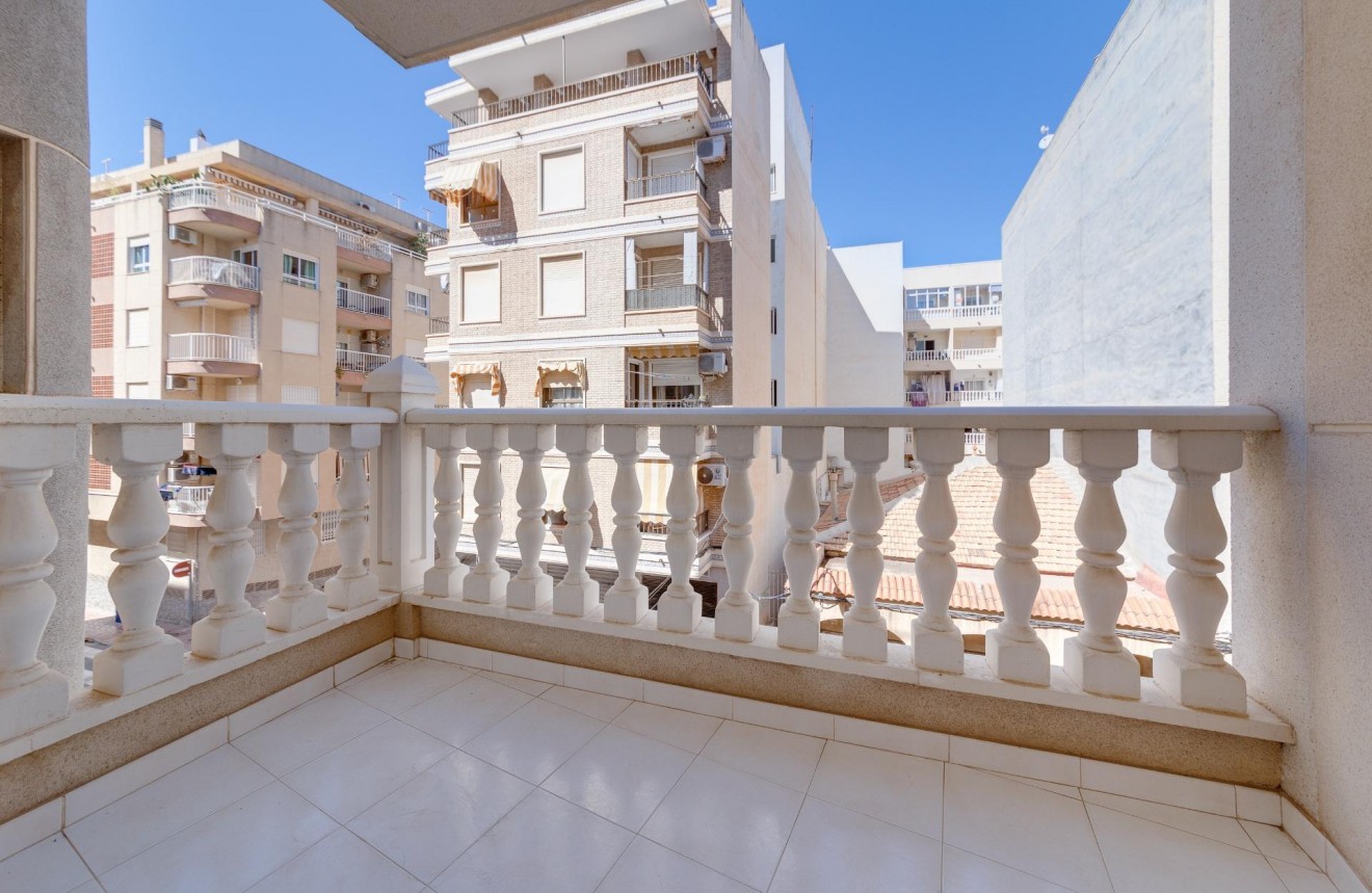 Resale - Chalet -
Torrevieja - Playa de los Locos