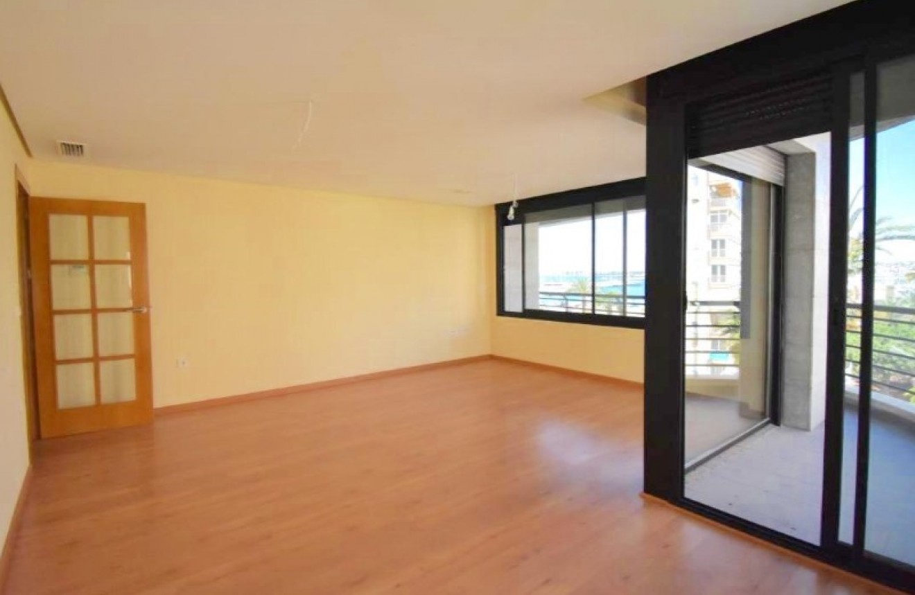 Resale - Apartment / flat -
Torrevieja - Costa Blanca