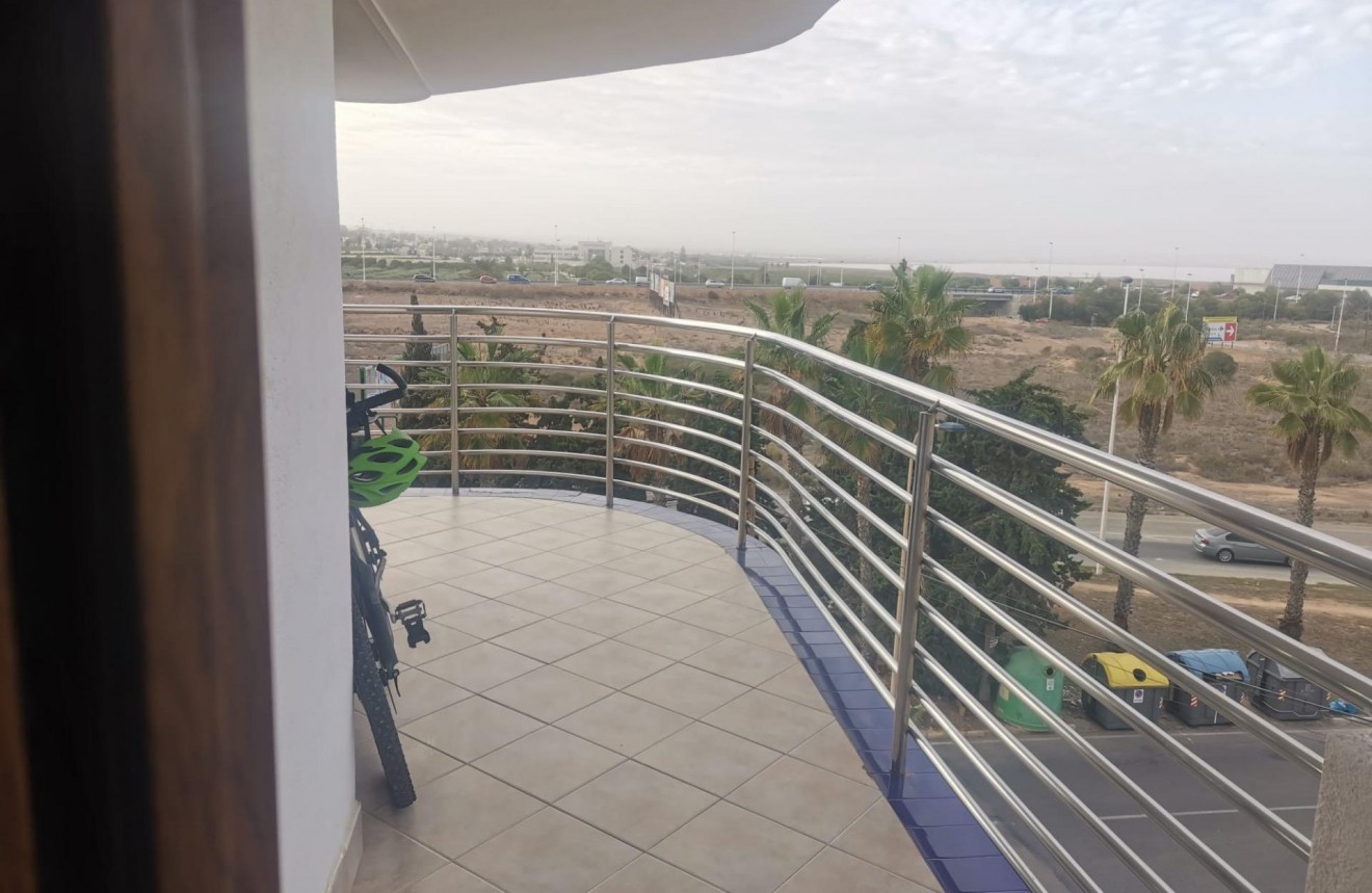 Resale - Apartment / flat -
Torrevieja - La veleta