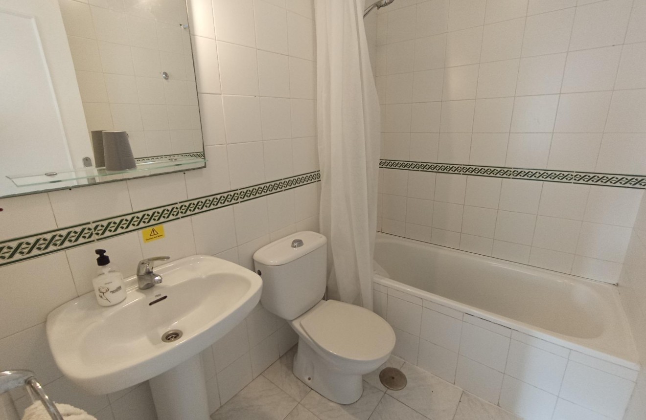 Segunda mano - Apartamento / piso -
Torrevieja - El Limonar