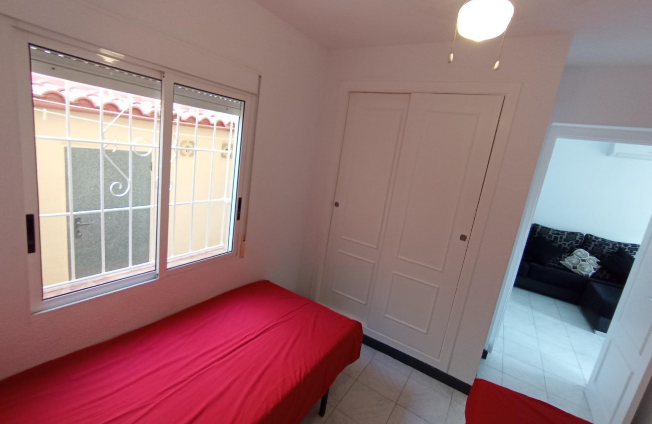 Segunda mano - Apartamento / piso -
Torrevieja - El Limonar